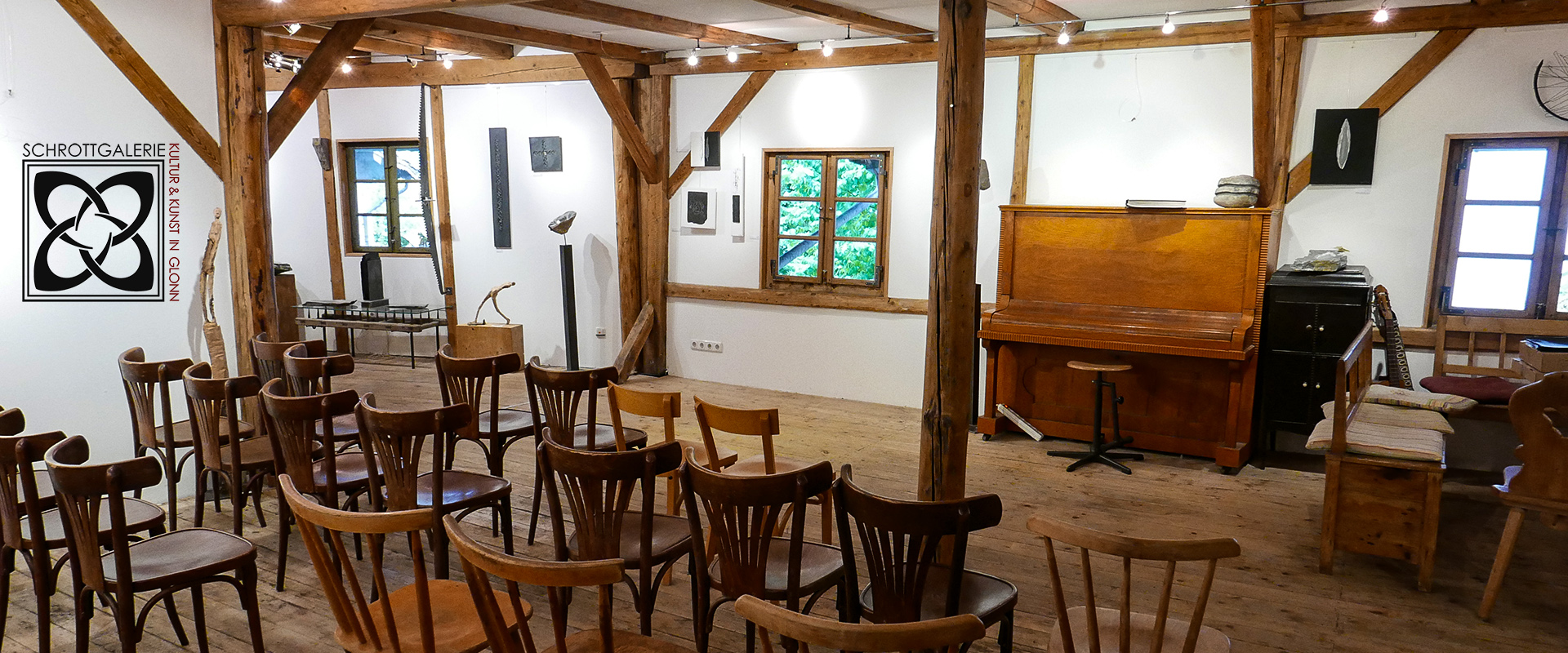GLONN - Michaela Dietl und ihre Quetschenweiber in der Schrottgalerie